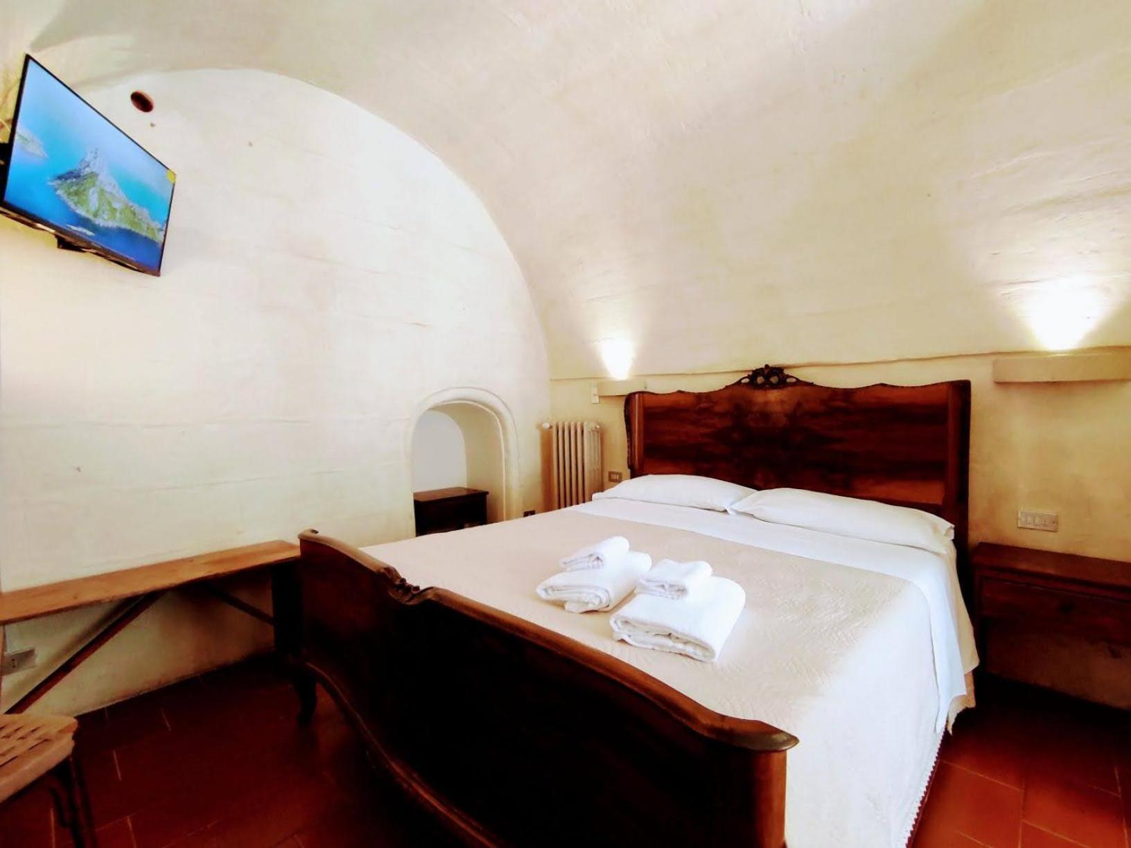 Cave Sassi Guest house *